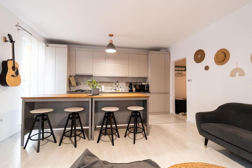 Arte - 2 Bedroom Apartment Near Coresi Mall With Free Parking Brasov Ngoại thất bức ảnh