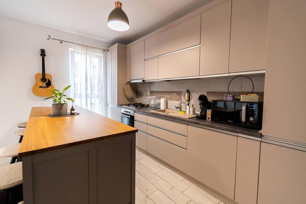 Arte - 2 Bedroom Apartment Near Coresi Mall With Free Parking Brasov Ngoại thất bức ảnh