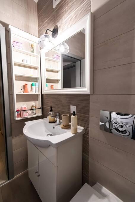 Arte - 2 Bedroom Apartment Near Coresi Mall With Free Parking Brasov Ngoại thất bức ảnh