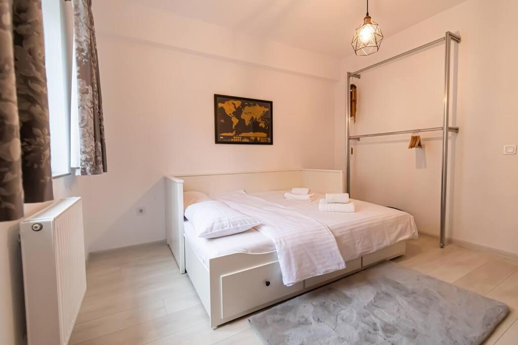 Arte - 2 Bedroom Apartment Near Coresi Mall With Free Parking Brasov Ngoại thất bức ảnh